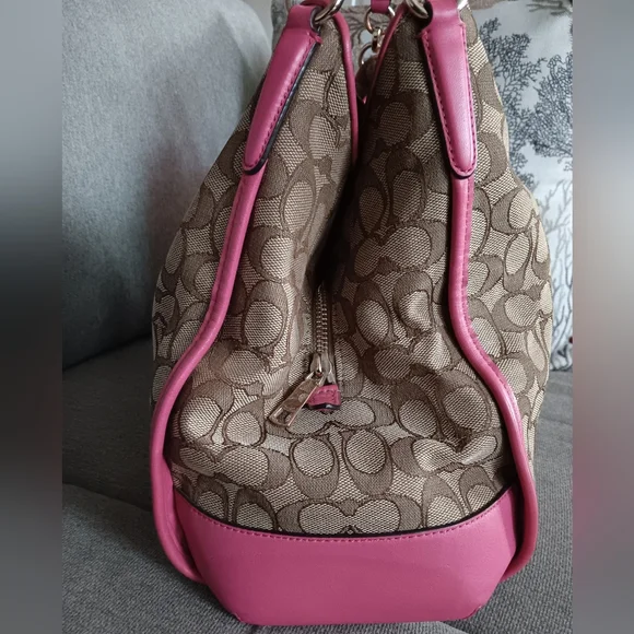 Coach Signature Canvas Shoulder Bag - Picture 3 of 11